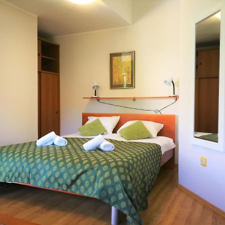 Apartments Bilic With Garden & Swimming Pool - 50M From The Beach Pjescana Uvala Exterior foto