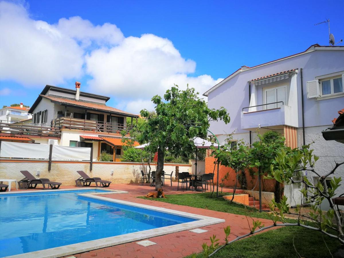 Apartments Bilic With Garden & Swimming Pool - 50M From The Beach Pjescana Uvala Exterior foto