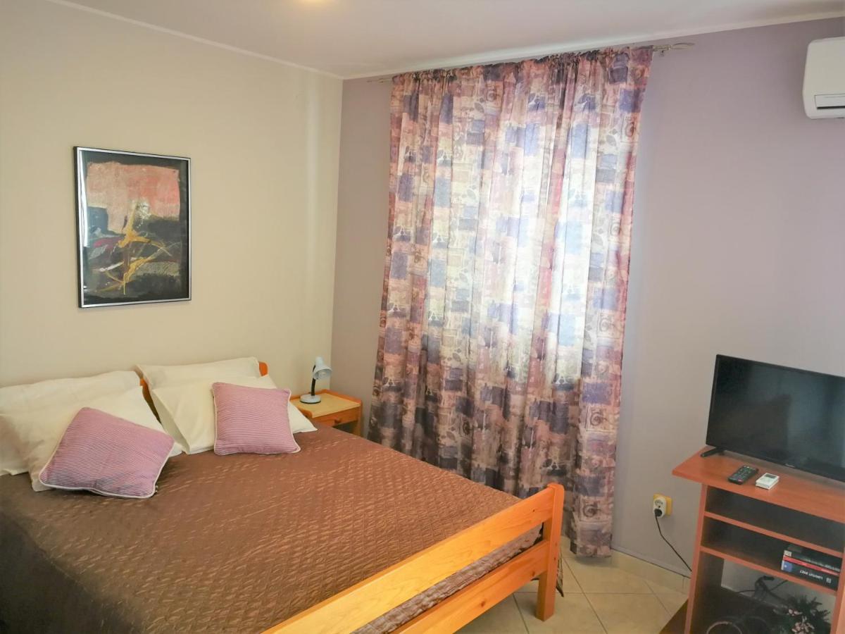 Apartments Bilic With Garden & Swimming Pool - 50M From The Beach Pjescana Uvala Exterior foto