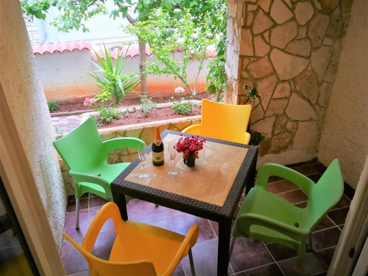 Apartments Bilic With Garden & Swimming Pool - 50M From The Beach Pjescana Uvala Exterior foto